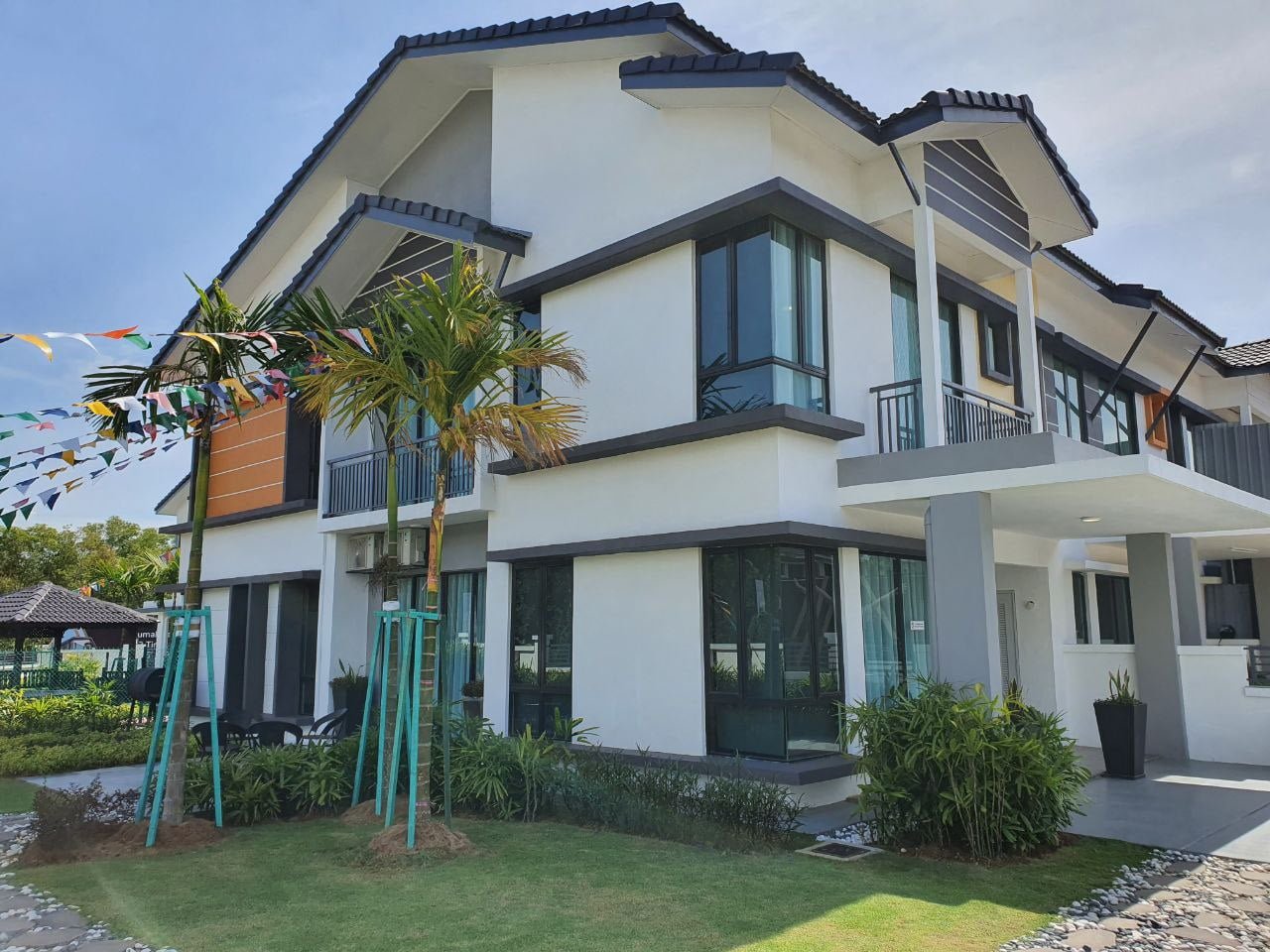 photo_6197500803422470610_y