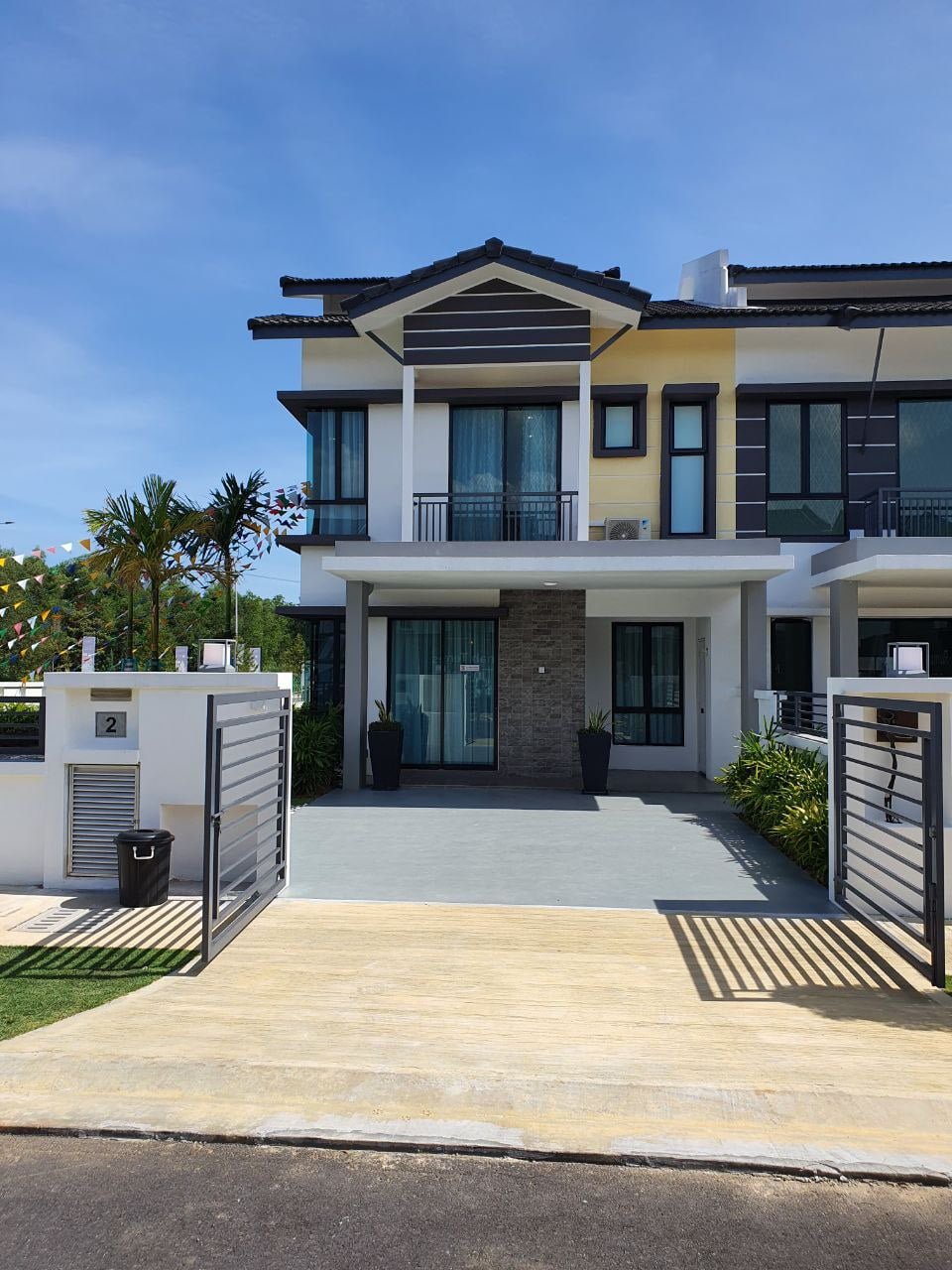 photo_6197500803422470611_y