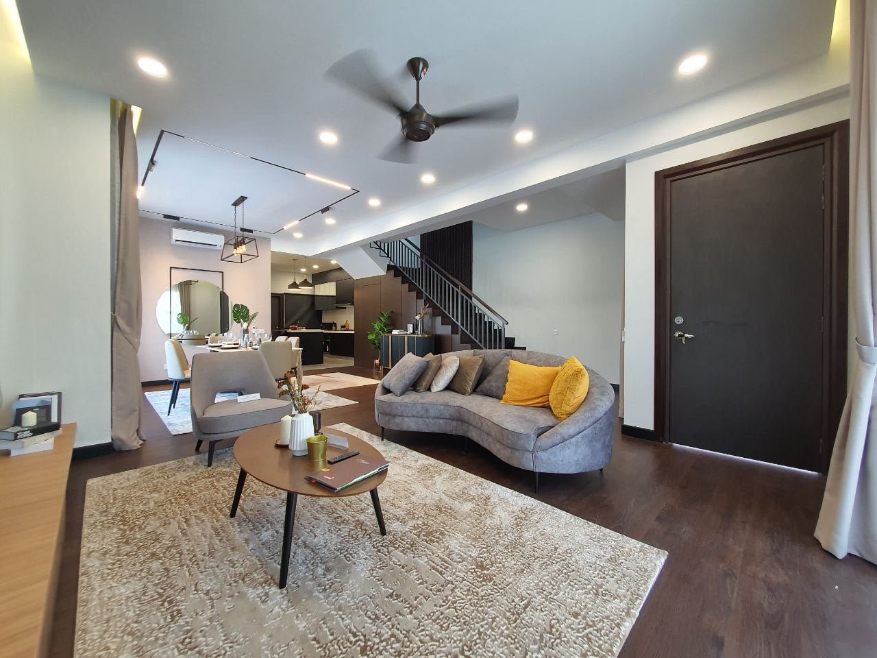 photo_6197500803422470612_y