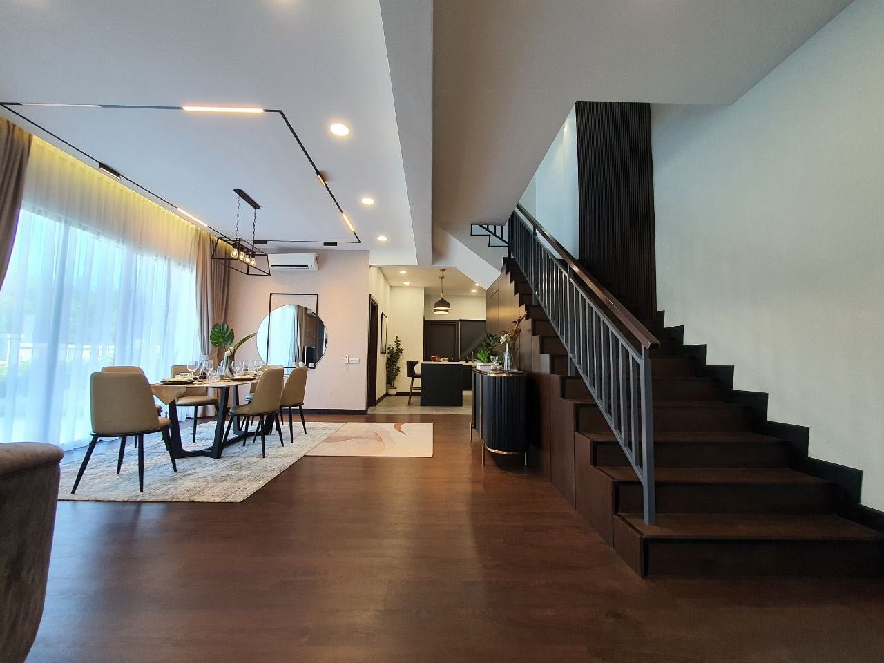 photo_6197500803422470614_y