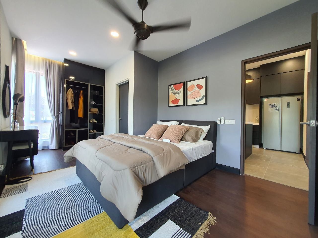 photo_6197500803422470616_y