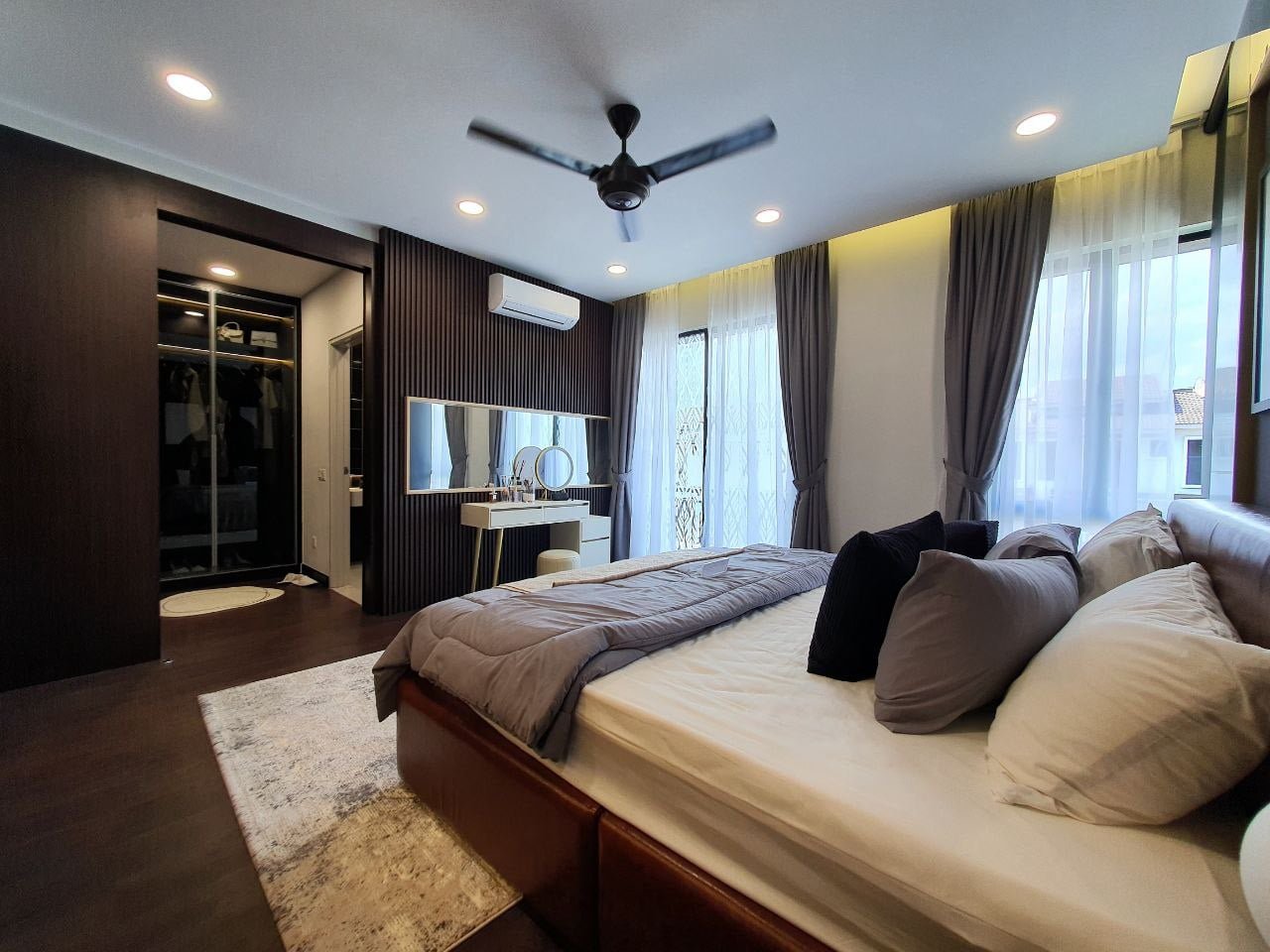 photo_6197500803422470619_y