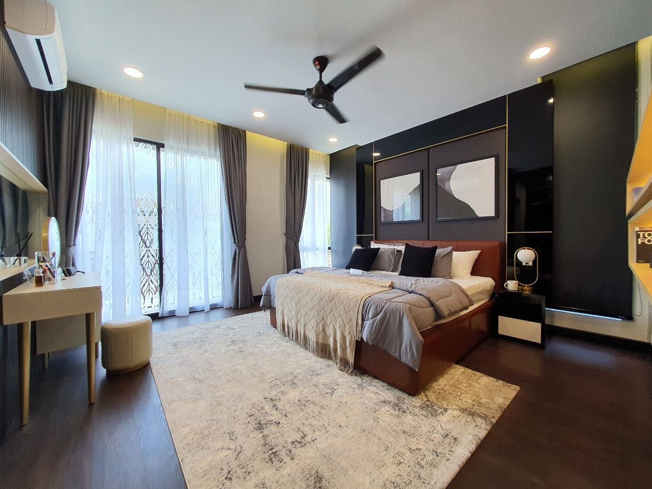 photo_6197500803422470620_y