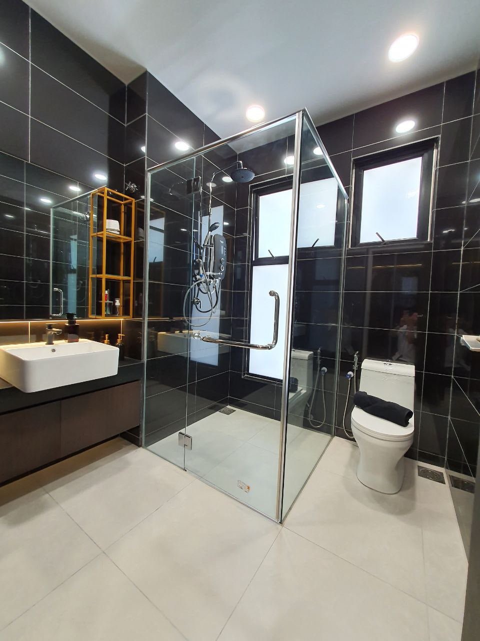 photo_6197500803422470621_y