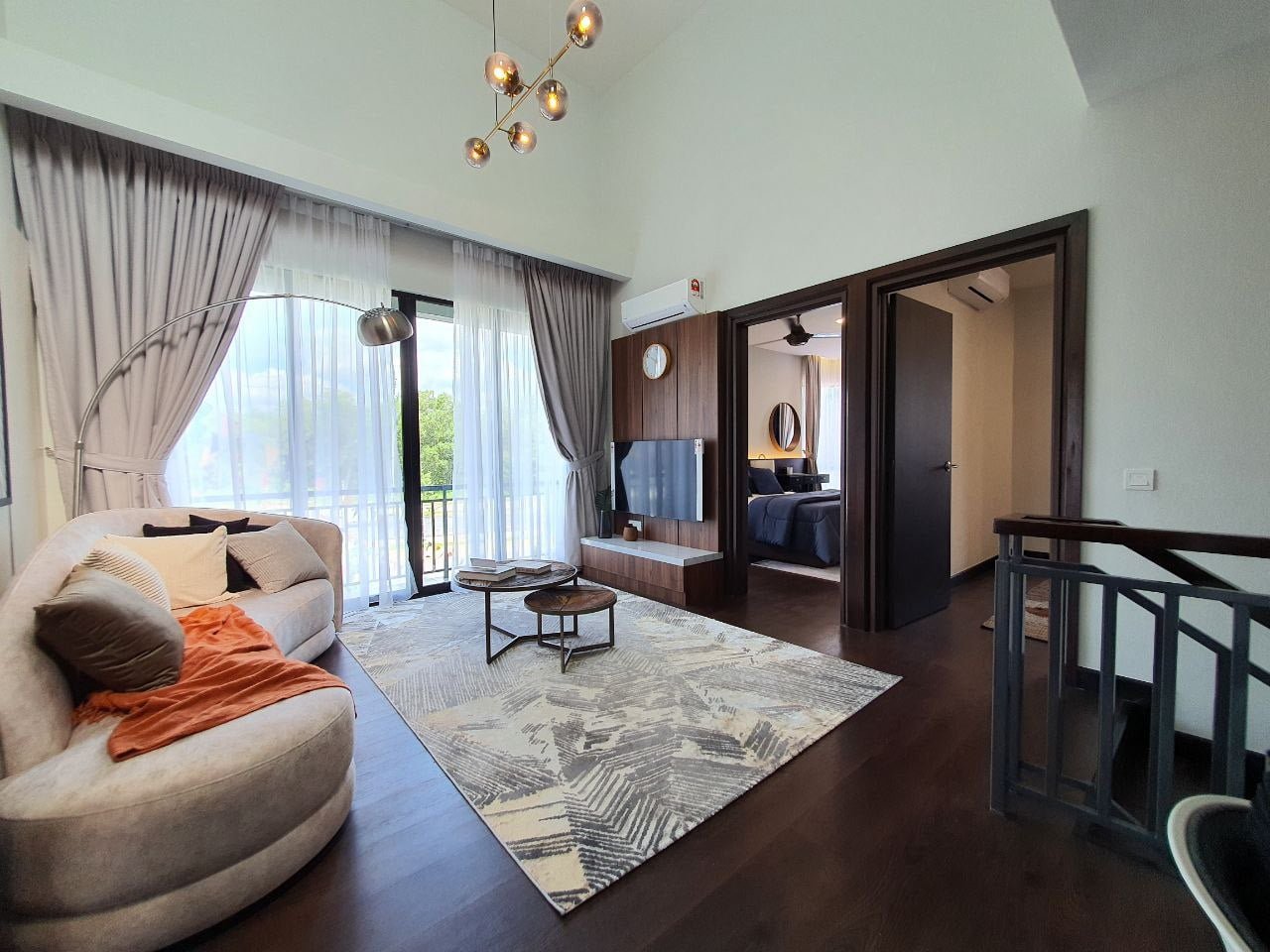 photo_6197500803422470623_y