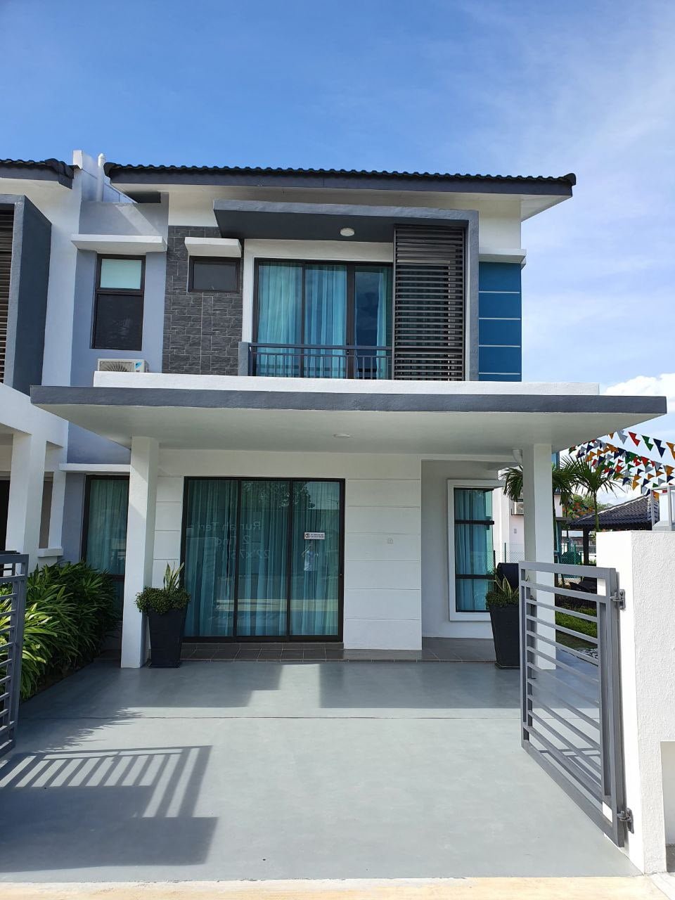 photo_6197500803422470630_y