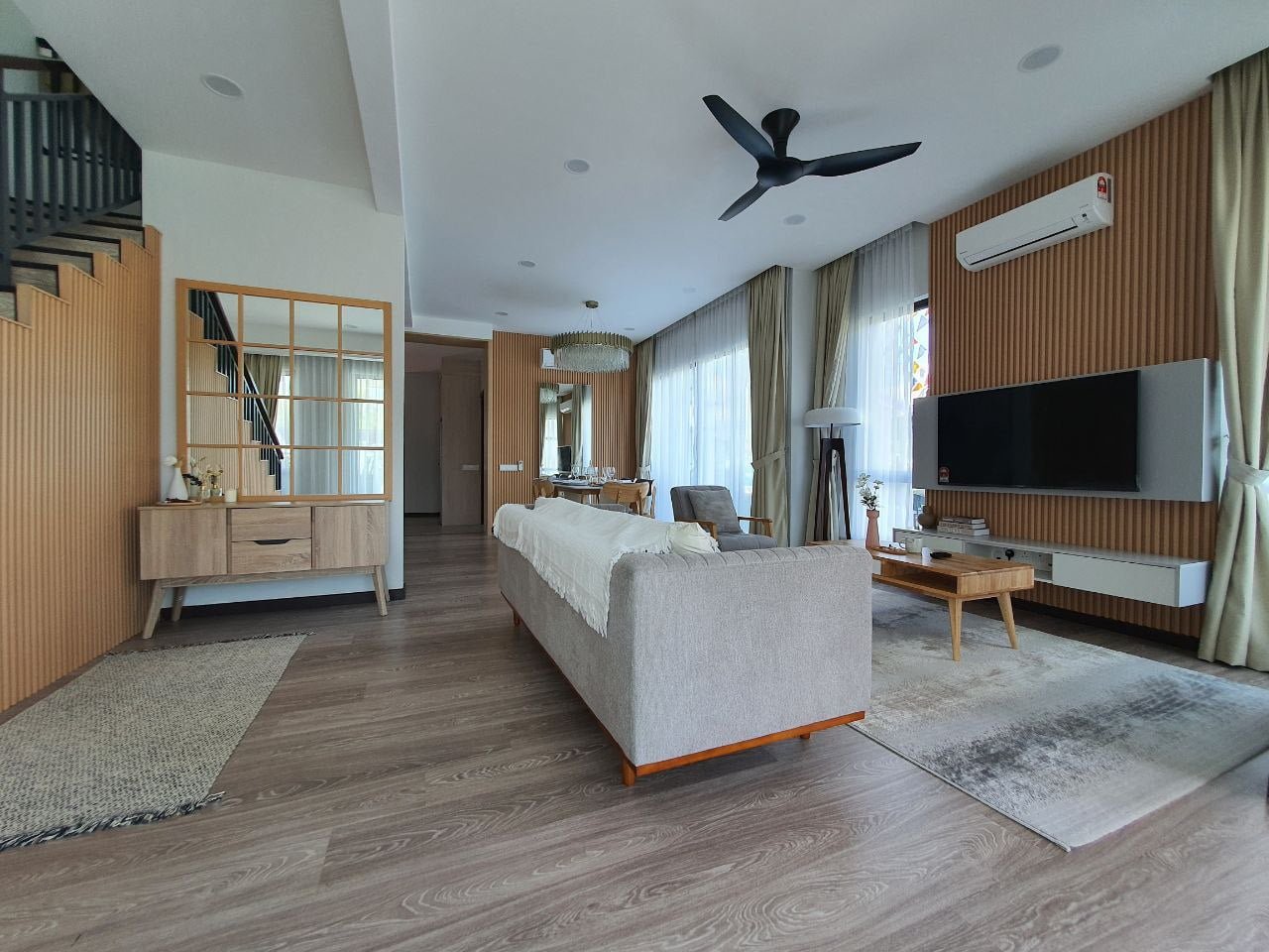 photo_6197500803422470632_y