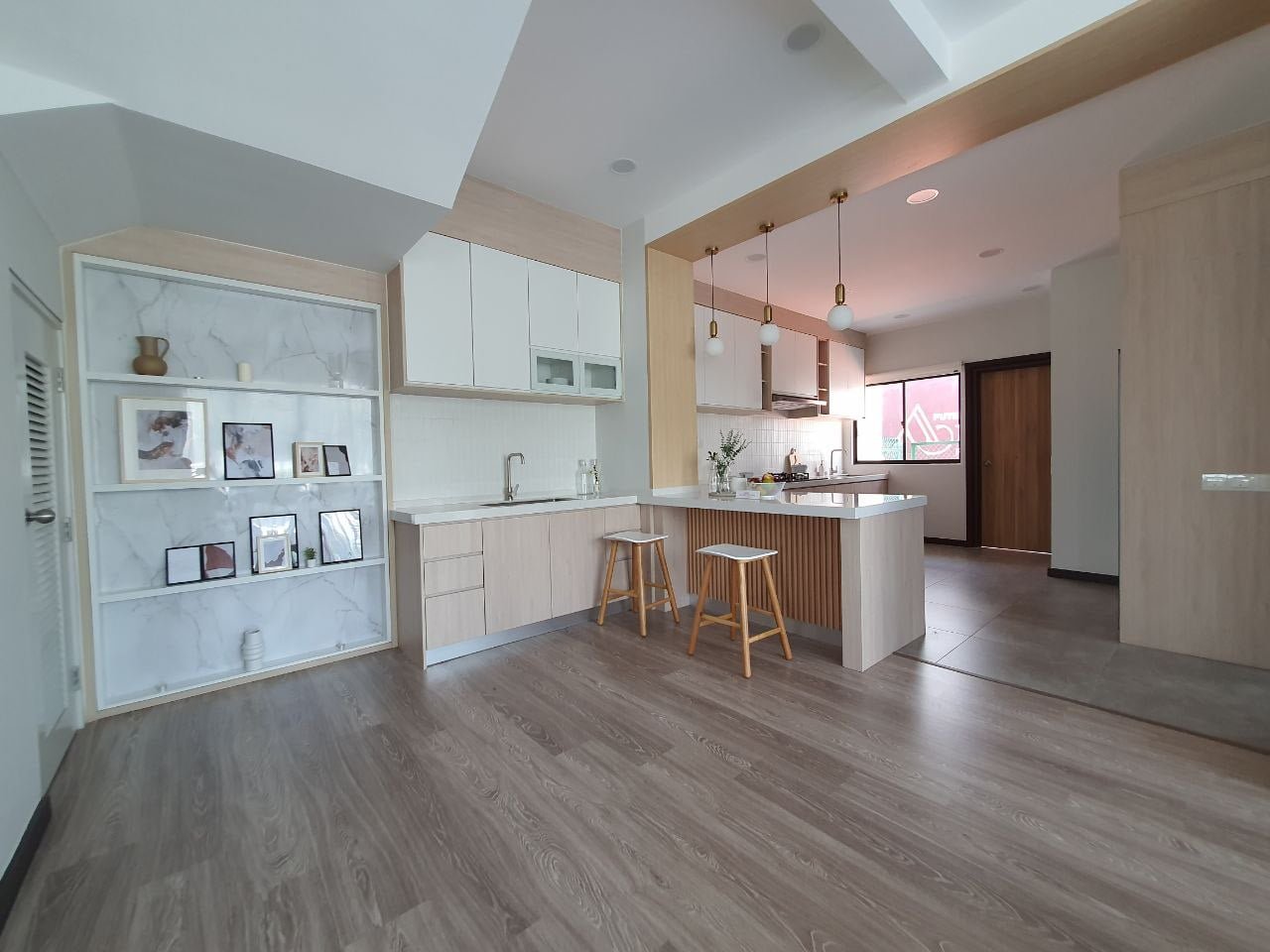 photo_6197500803422470634_y