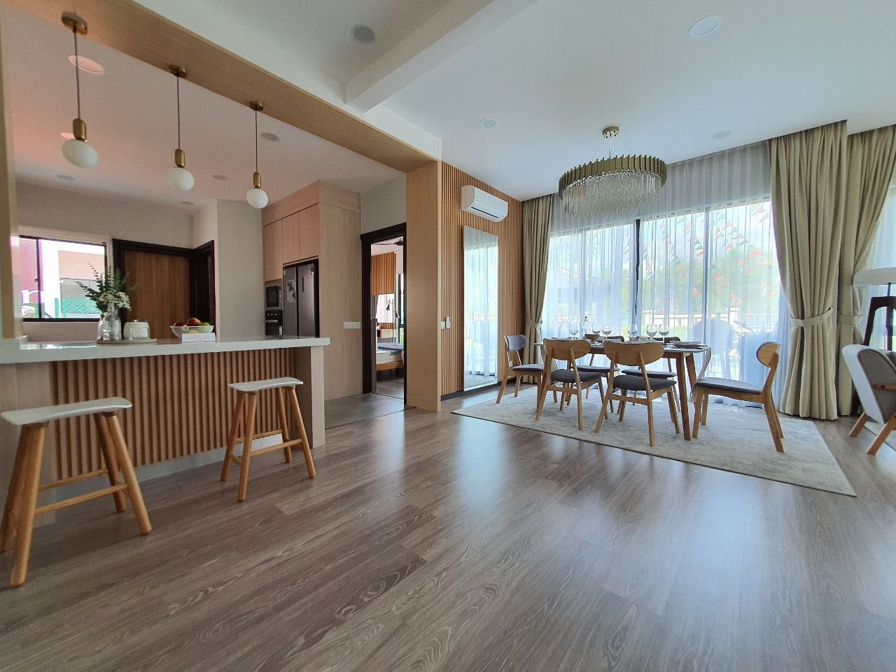 photo_6197500803422470635_y