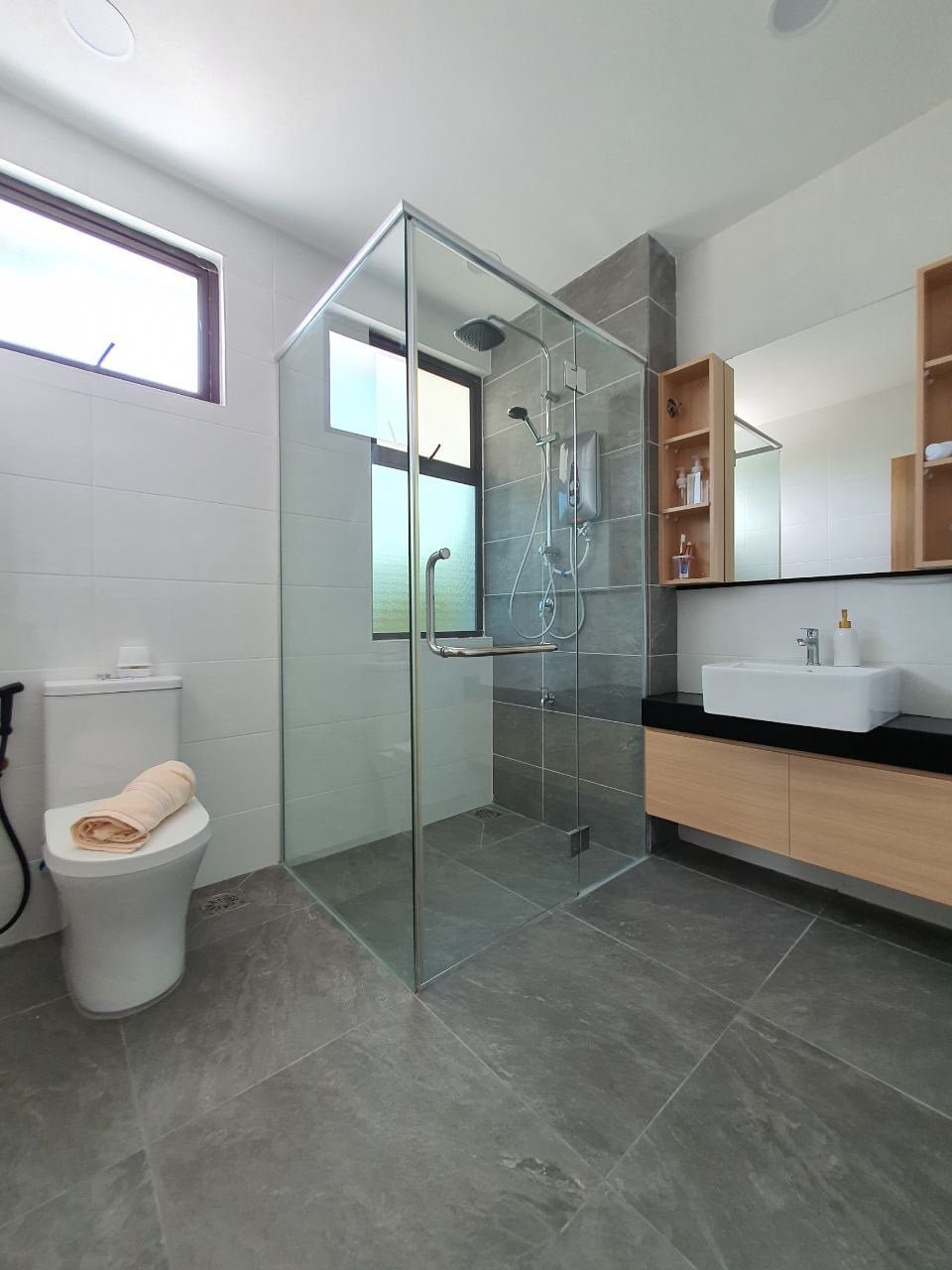 photo_6197500803422470638_y