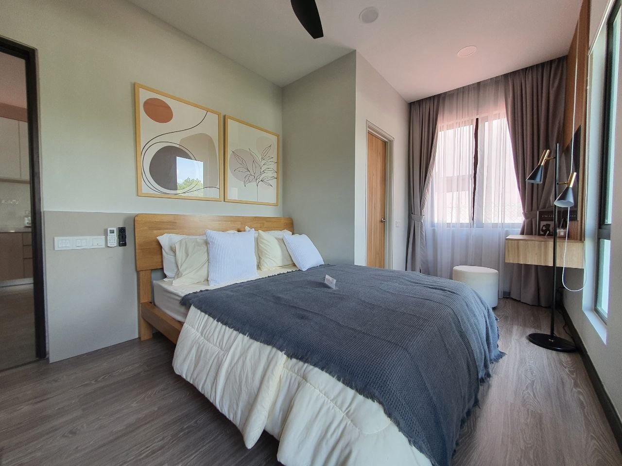 photo_6197500803422470643_y