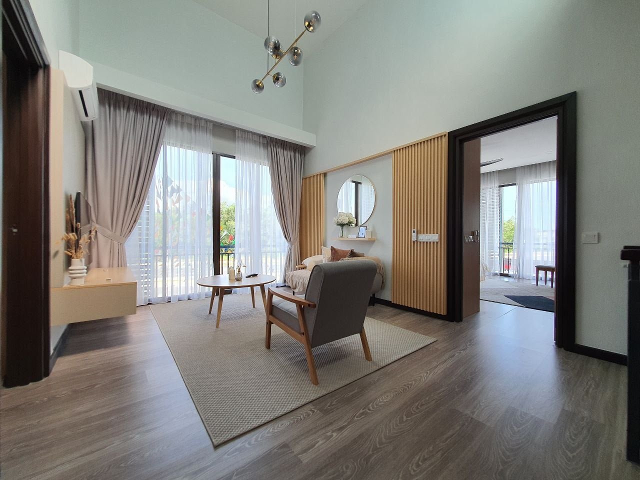 photo_6197500803422470644_y